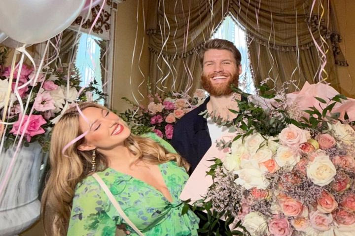 Η ρομαντική έκπληξη του Γουόκαπ στην Εστρέλα Νούρι σε πολυτελές ξενοδοχείο